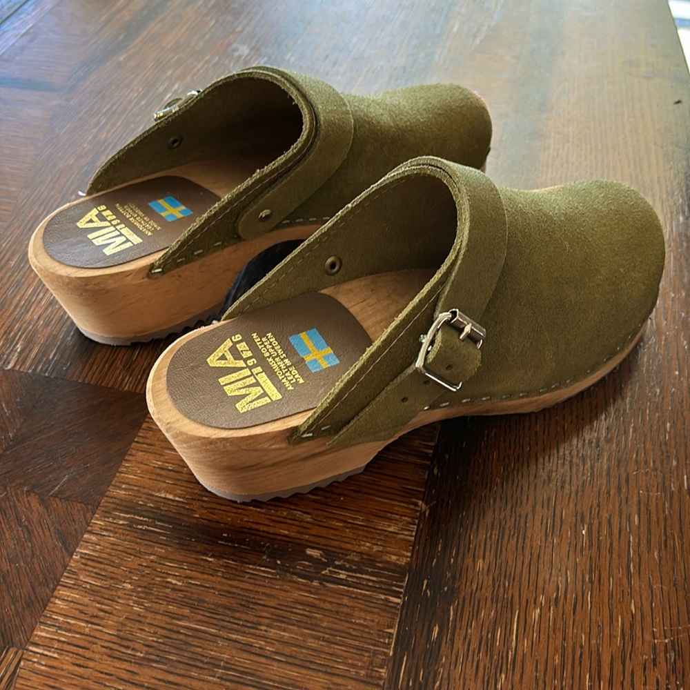 Mia women’s Alma suede wooden clog, size 38 in olive green
